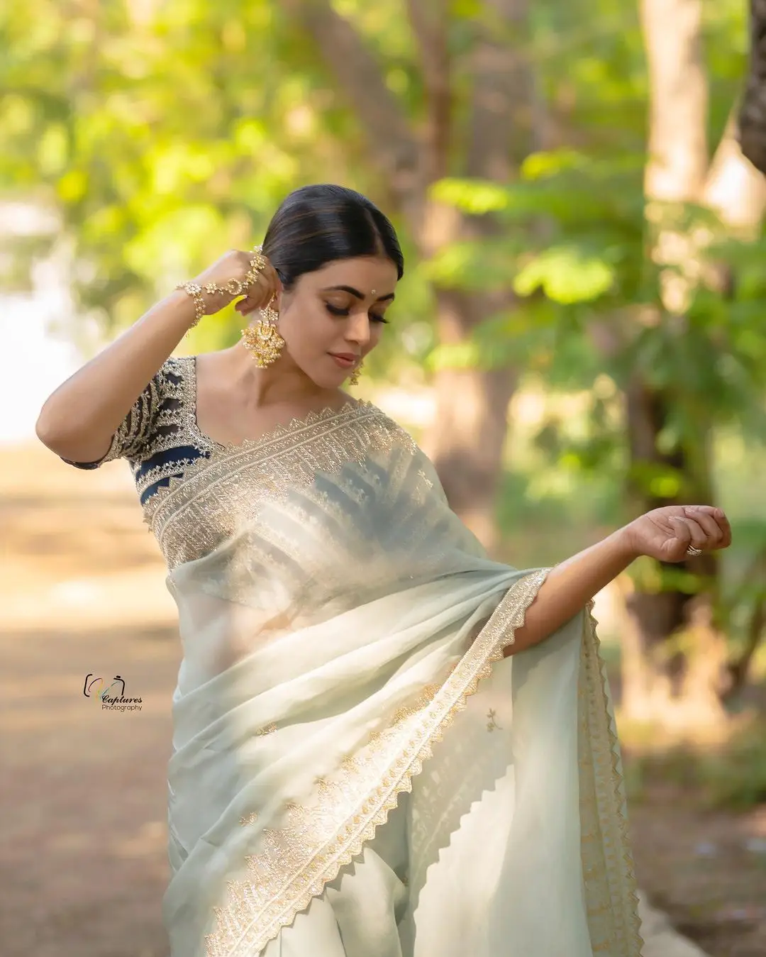 SHAMNA KASIM MESMERIZING LOOKS IN BEAUTIFUL GREEN SAREE BLUE BLOUSE 2